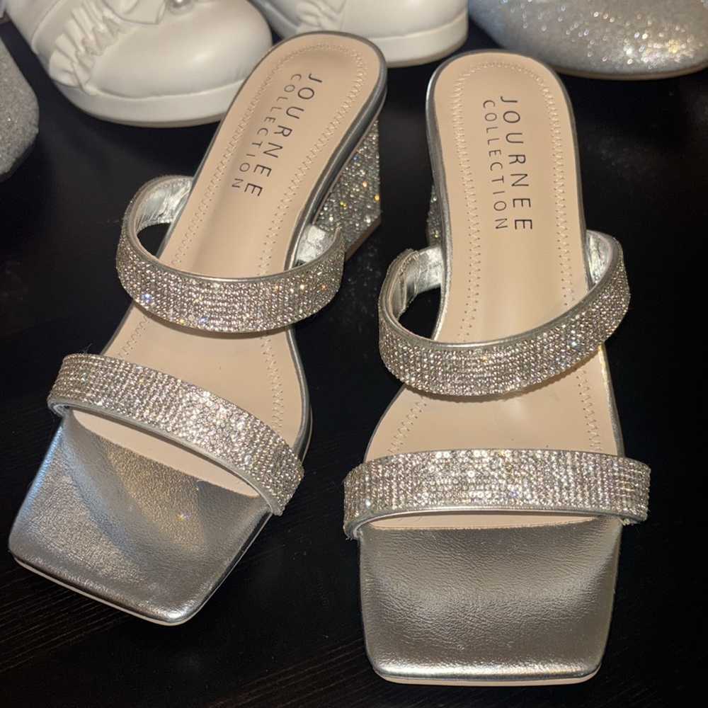 Sparkly Women’s Shoes 2.5” heel Size 8 New